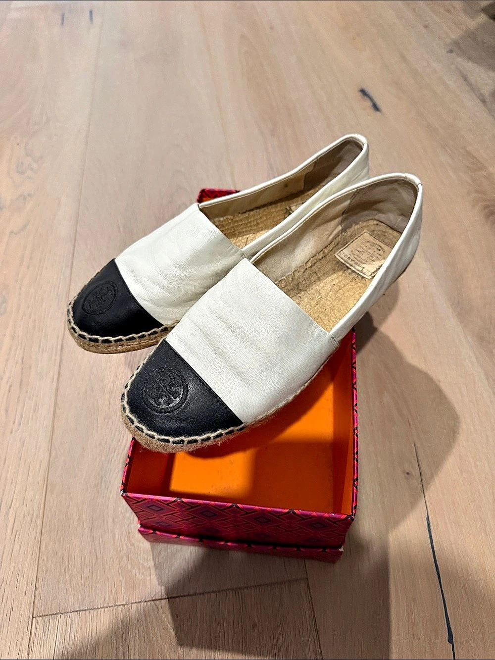 Tory Burch Leather Espadrille Flats in White & Black EU 38
